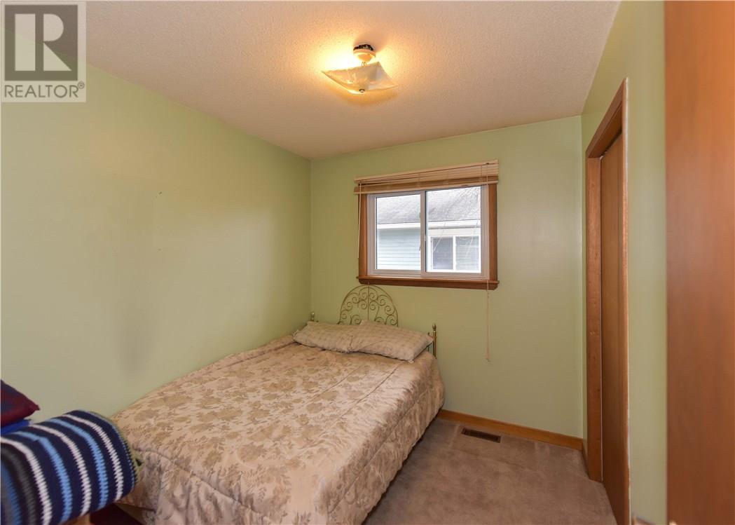 201 WESTMOUNT DR, Orillia, Ontario L3V 6E5 (18966275