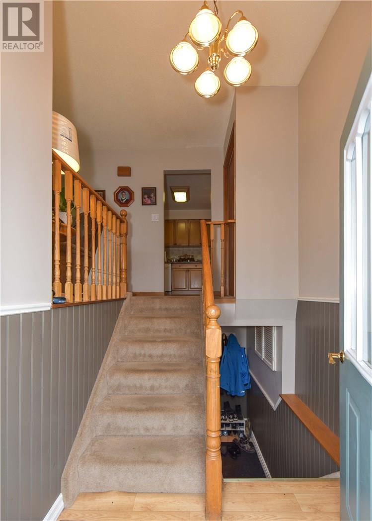 201 WESTMOUNT DR, Orillia, Ontario L3V 6E5 (18966275